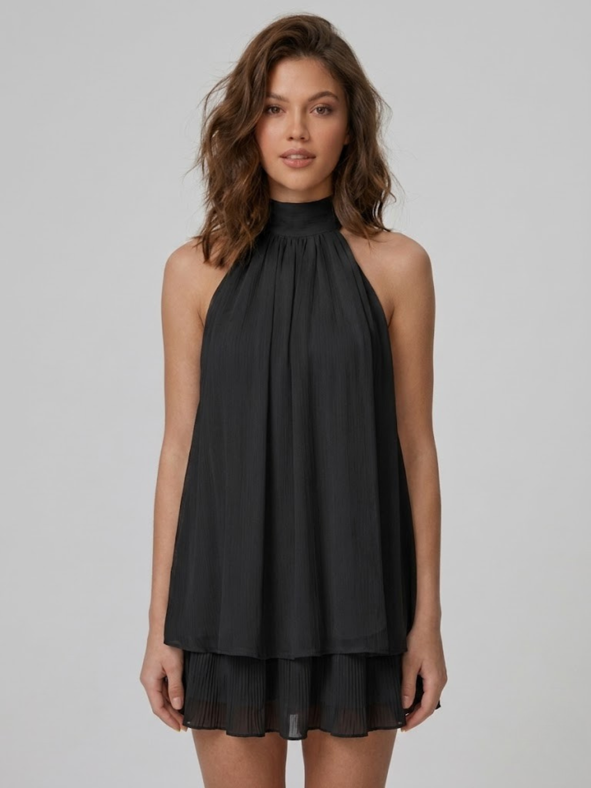 Minivestido con cuello halter y espalda descubierta | Volantes escalonados