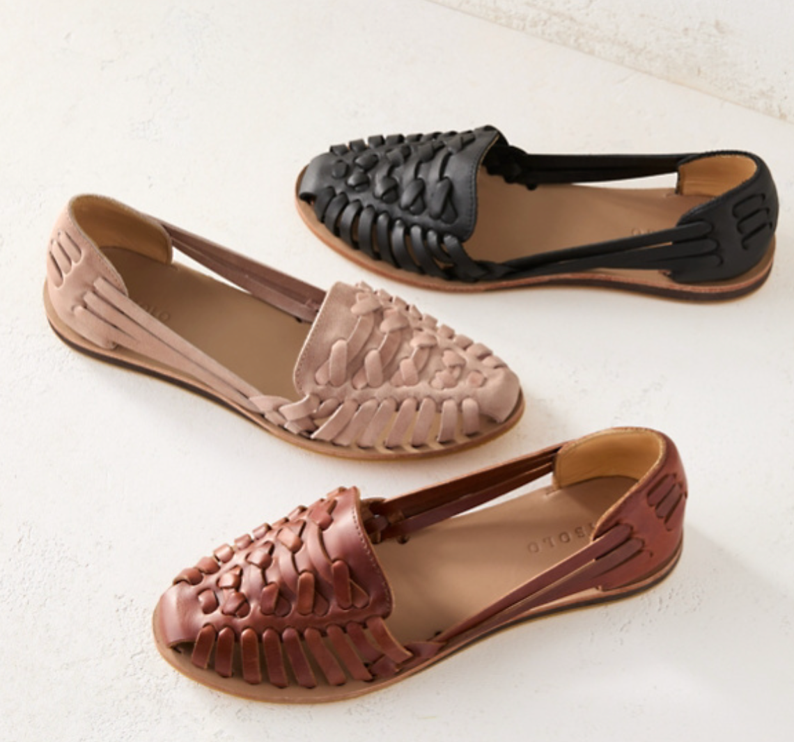 Sandalia plana tejida para mujer | Material efecto piel