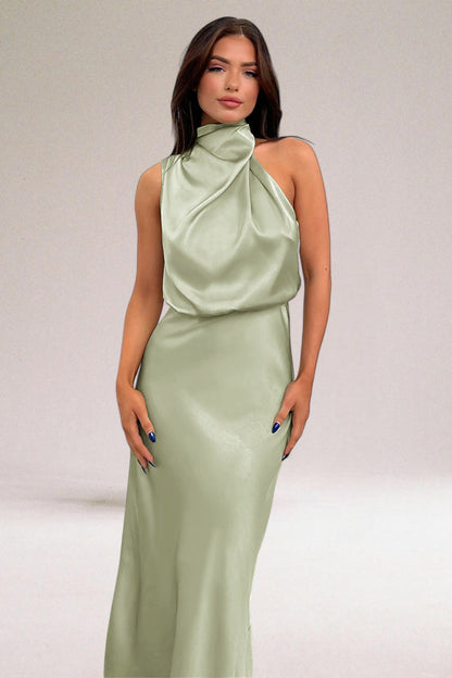 Vestido largo halter de cetim | Caída fluida y diseño elegante
