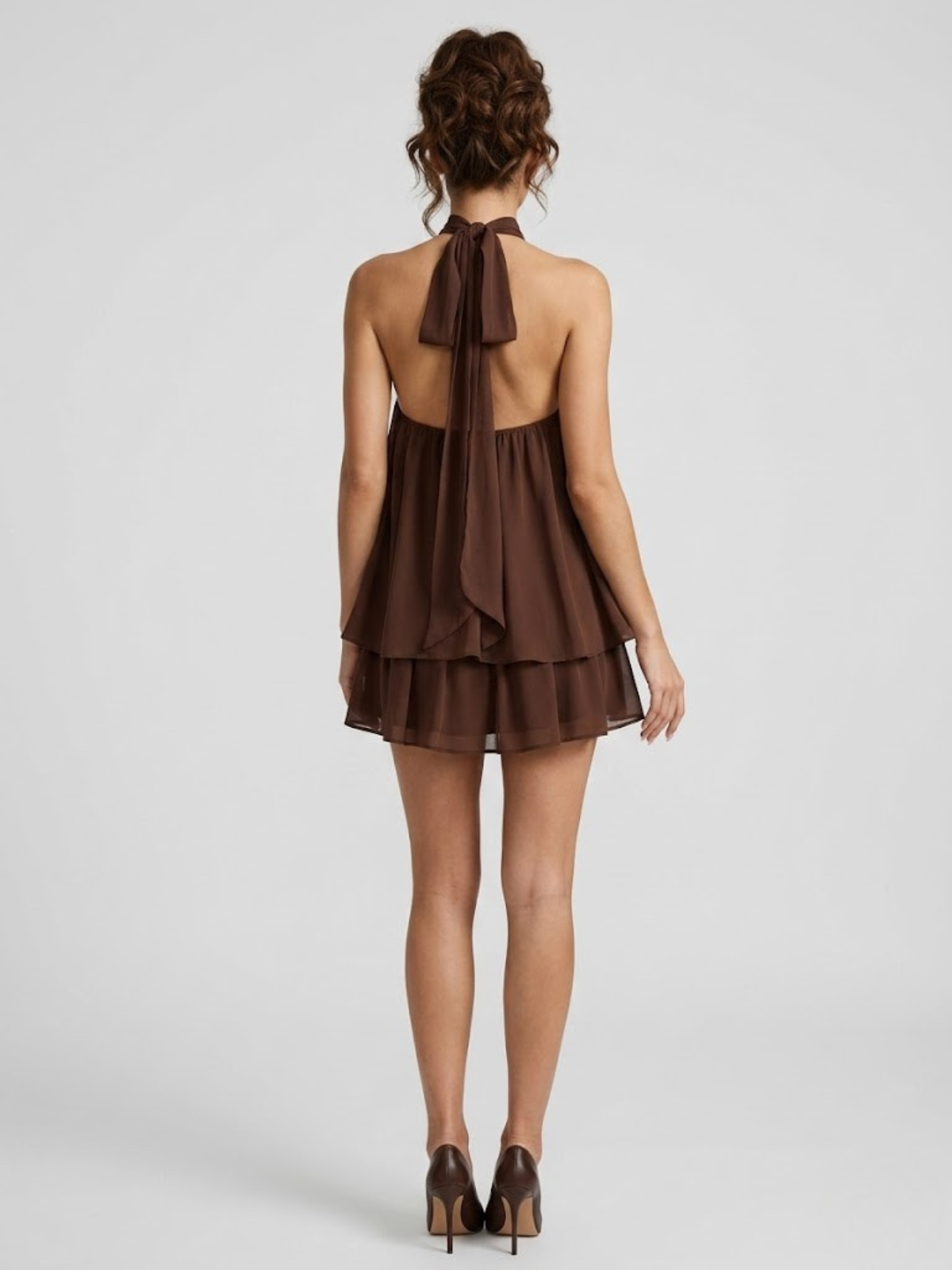 Minivestido con cuello halter y espalda descubierta | Volantes escalonados