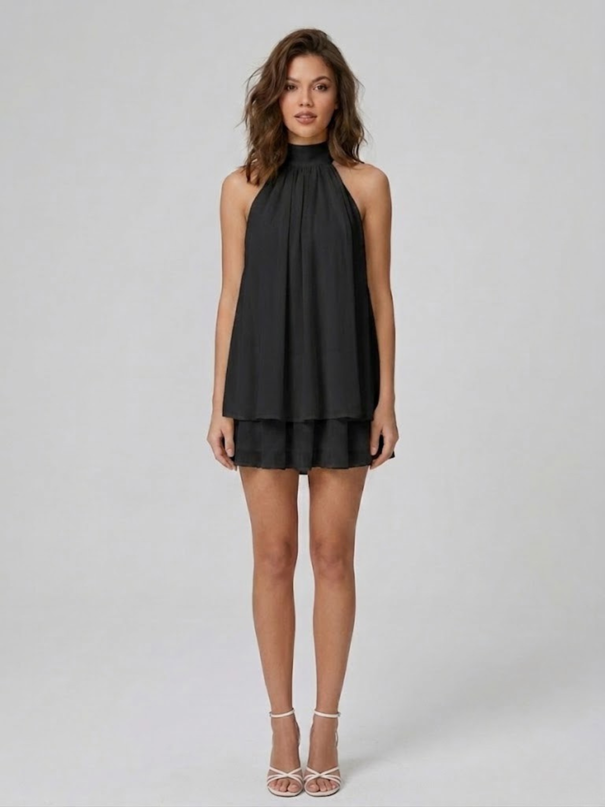 Minivestido con cuello halter y espalda descubierta | Volantes escalonados