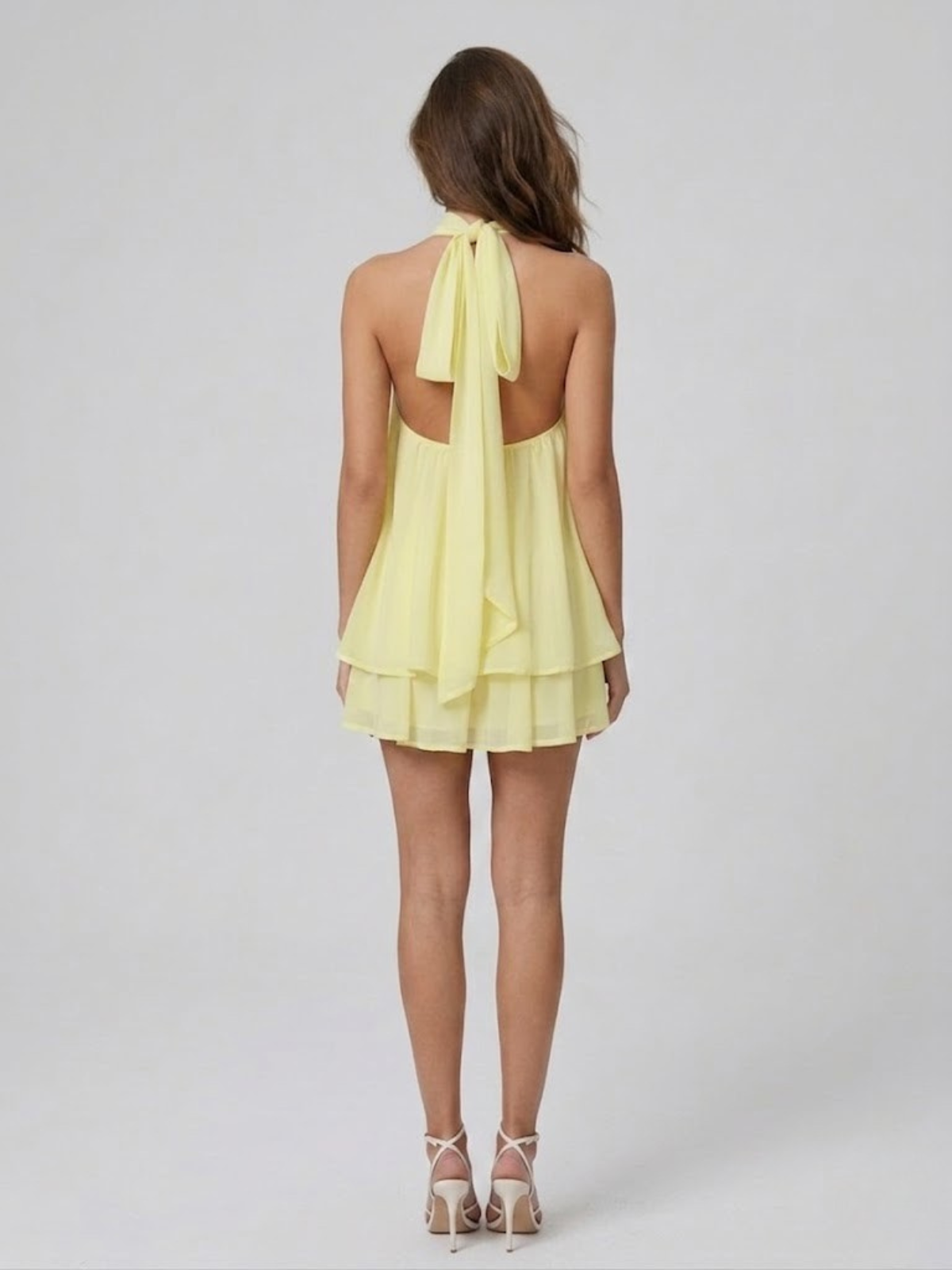 Minivestido con cuello halter y espalda descubierta | Volantes escalonados
