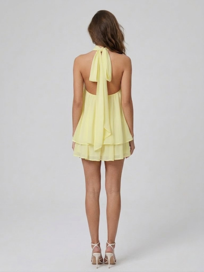 Minivestido con cuello halter y espalda descubierta | Volantes escalonados