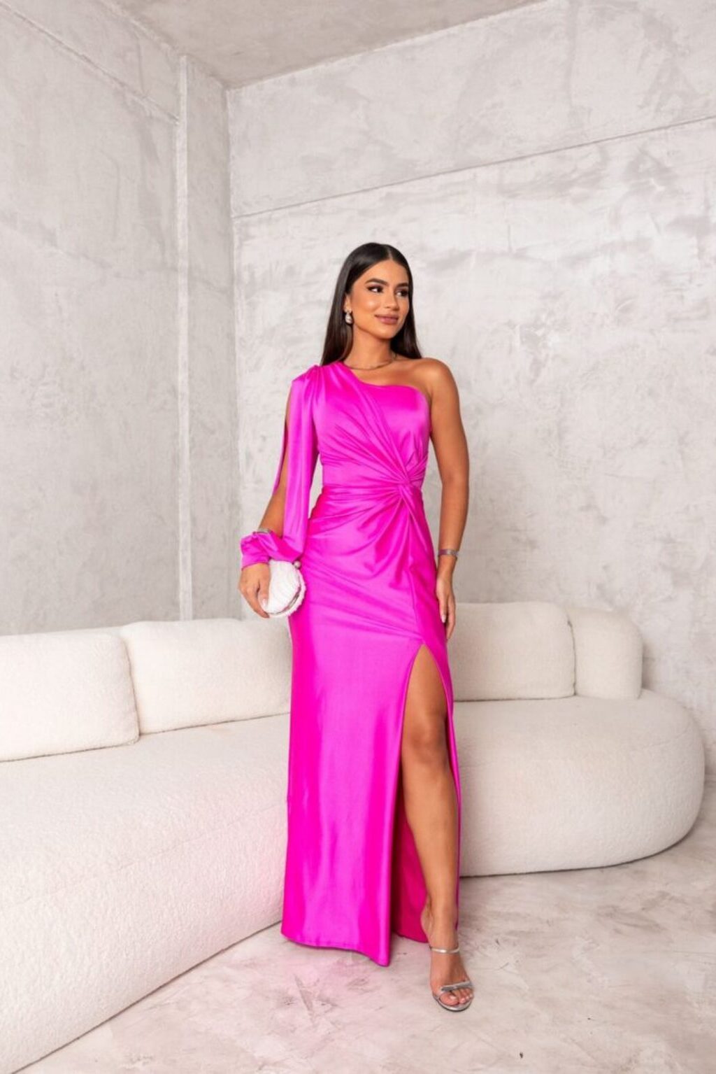 Vestido elegante de un hombro con abertura lateral | Cetim fluido