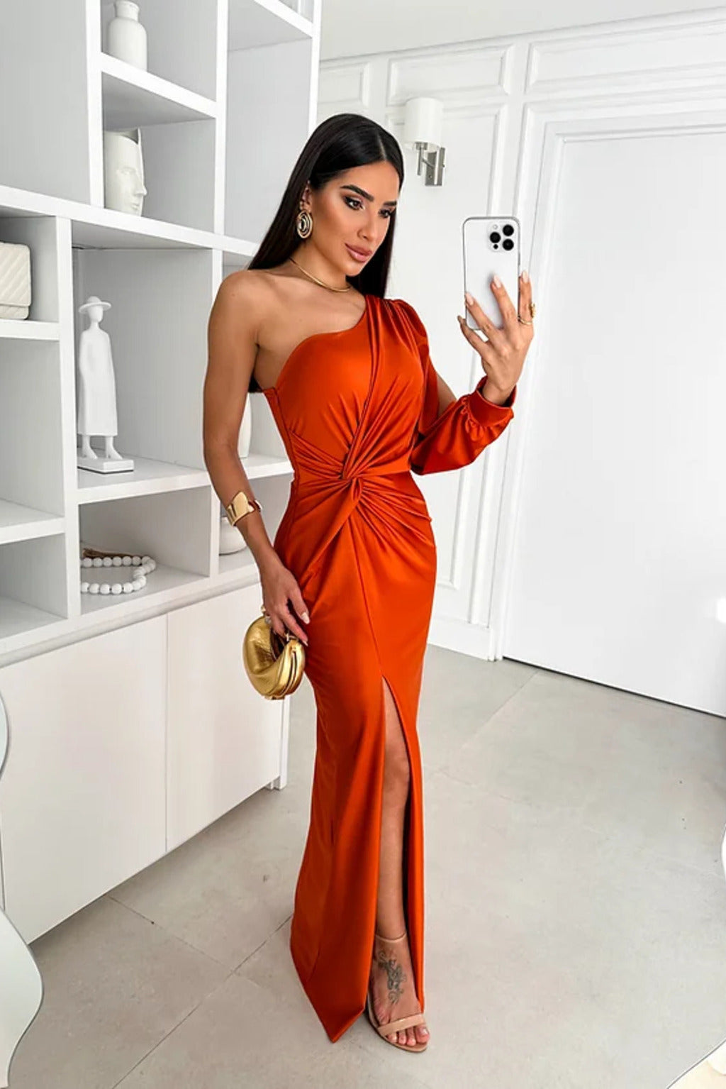 Vestido elegante de un hombro con abertura lateral | Cetim fluido