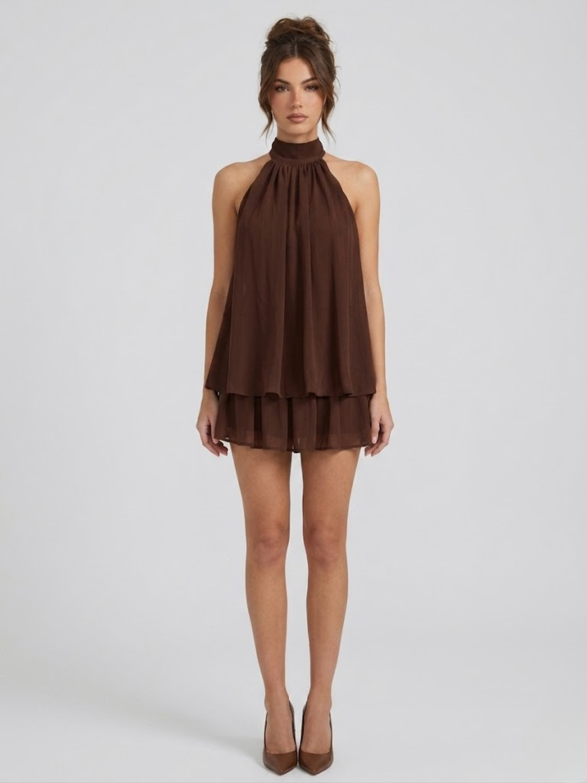 Minivestido con cuello halter y espalda descubierta | Volantes escalonados