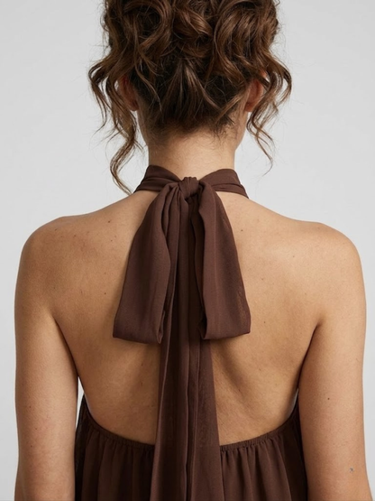 Minivestido con cuello halter y espalda descubierta | Volantes escalonados