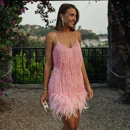 Minivestido elegante con detalle de plumas | Ajuste favorecedor