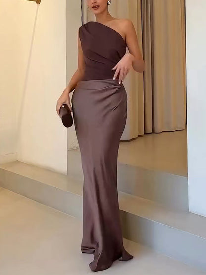 Elegante vestido largo de fiesta con un solo hombro y plisado | Maxi