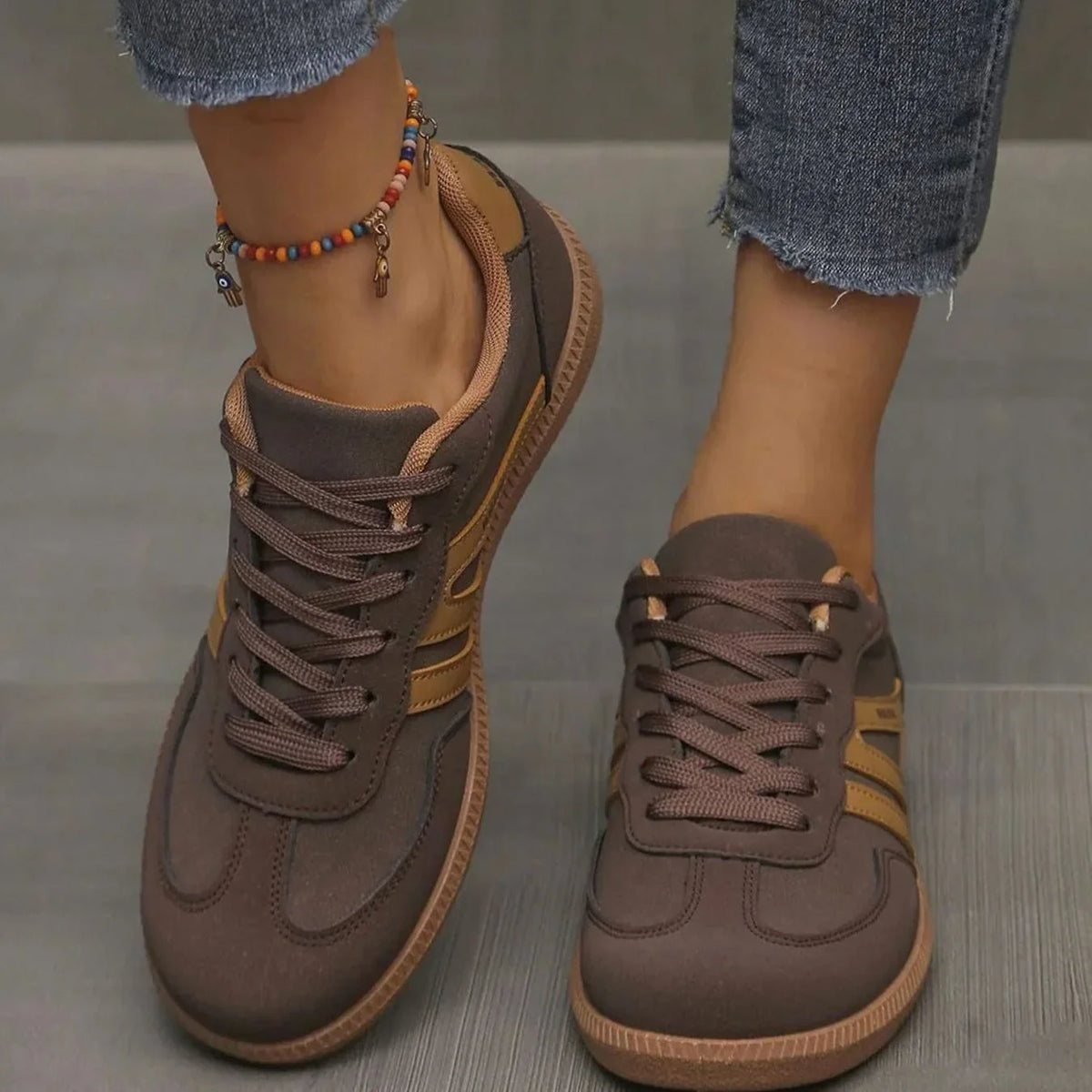 Mujer Zapatillas Bajas | Punta Ancha & Cierre de Cordones | Uso Diario