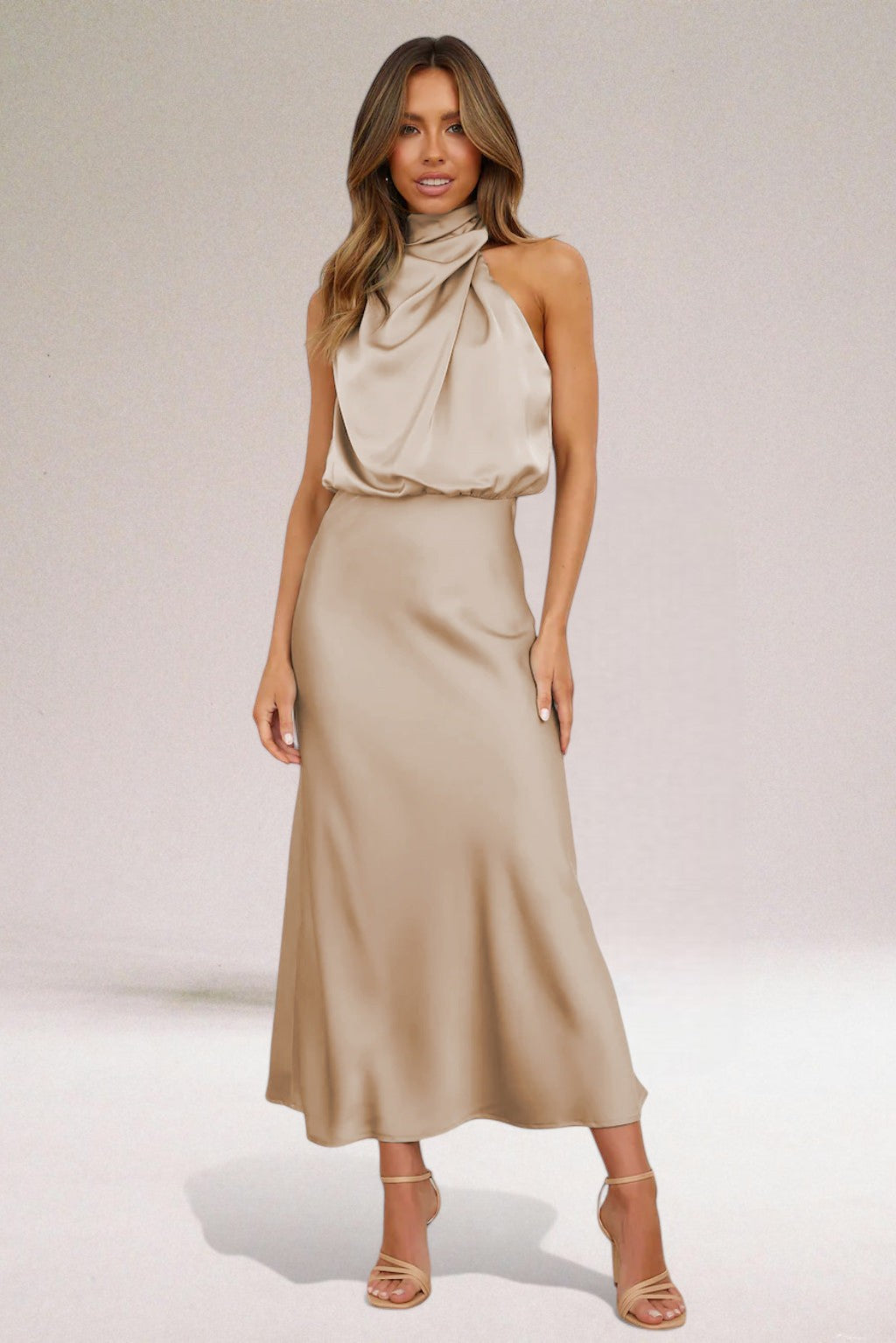 Vestido largo halter de cetim | Caída fluida y diseño elegante