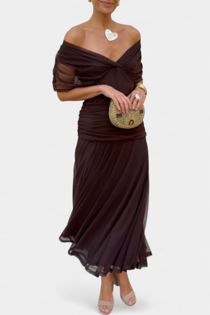 Elegante vestido largo con escote palabra de honor | Falda fluida