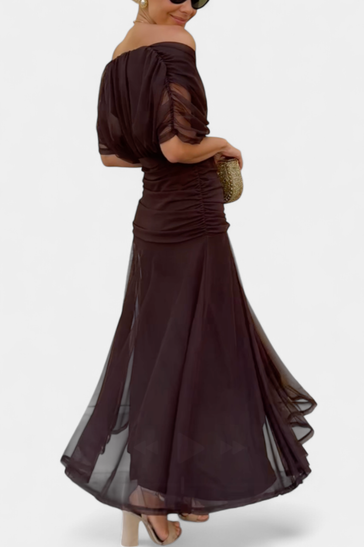 Elegante vestido largo con escote palabra de honor | Falda fluida