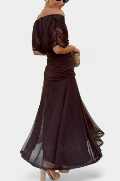 Elegante vestido largo con escote palabra de honor | Falda fluida