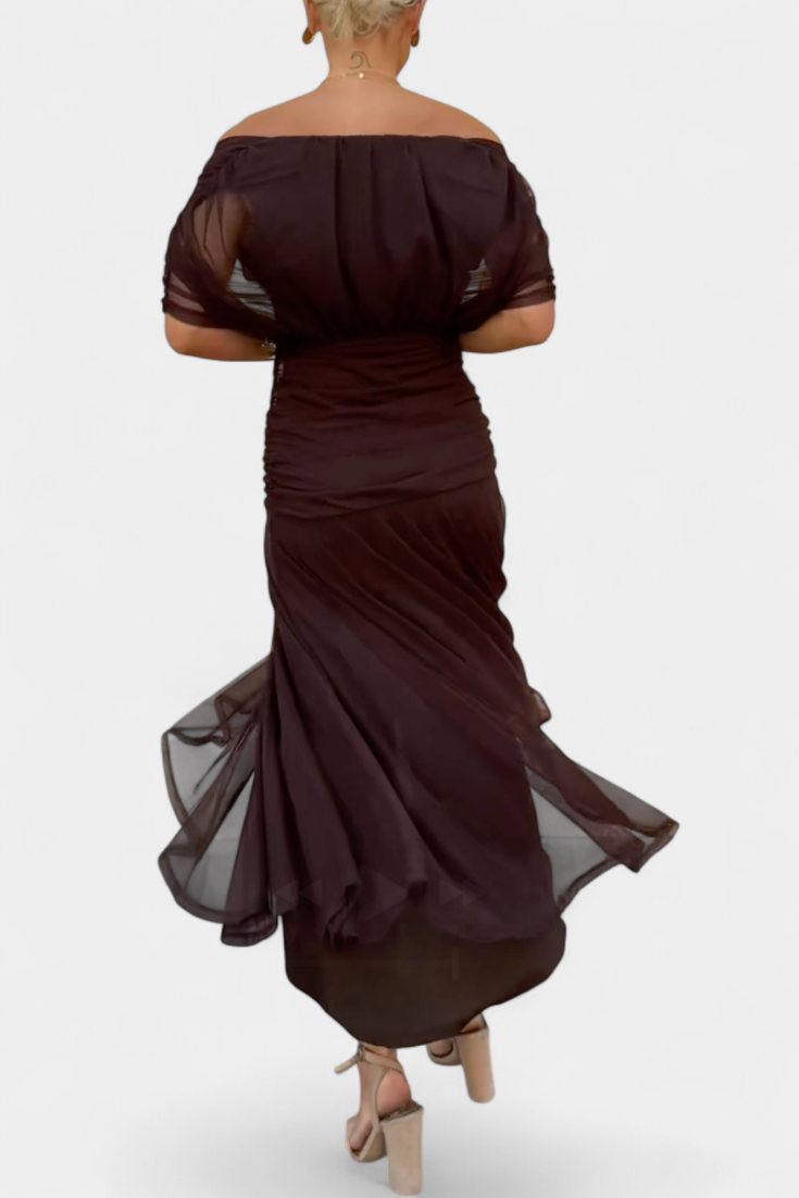 Elegante vestido largo con escote palabra de honor | Falda fluida
