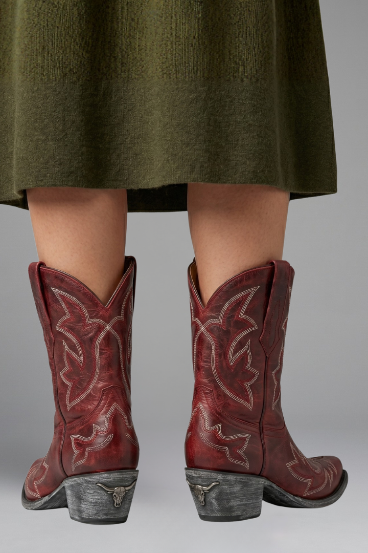 Botas vaqueras de piel con bordados | Caña media y tacón bajo