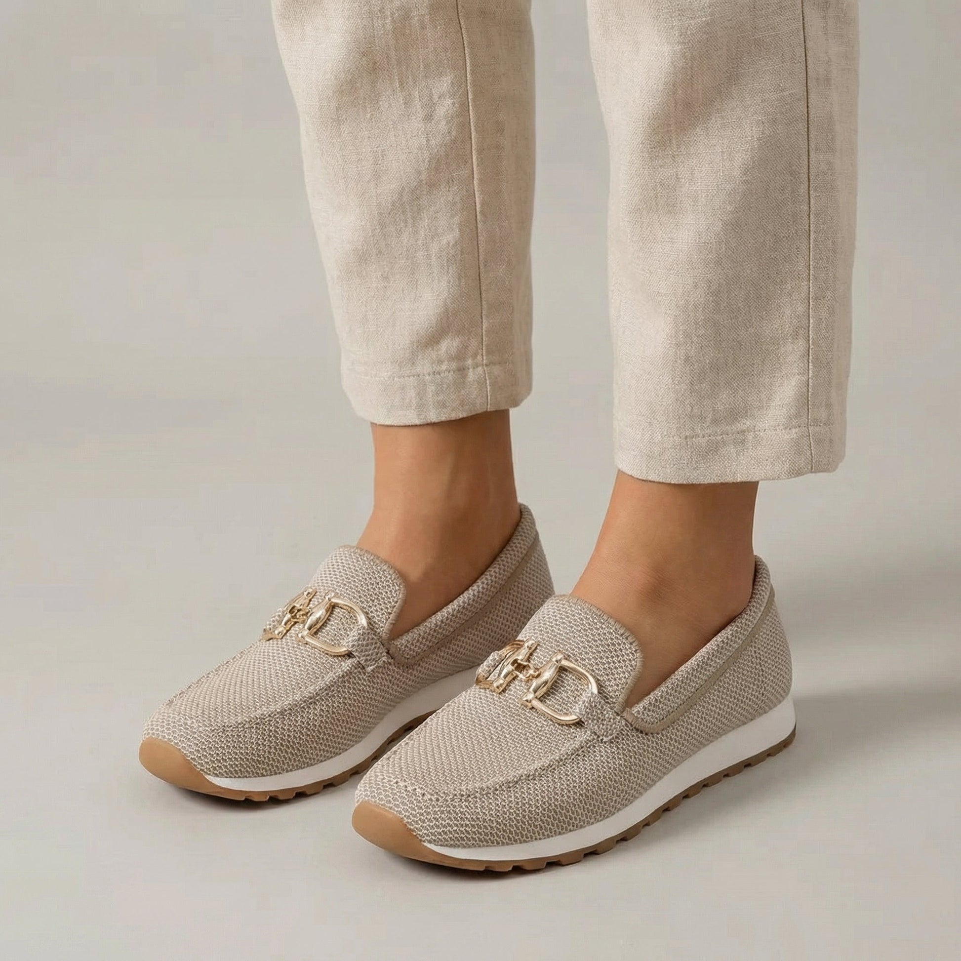 Mocasín de malla con hebilla para mujer | Suela antideslizante