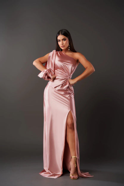 Vestido elegante de un hombro con abertura lateral | Cetim fluido