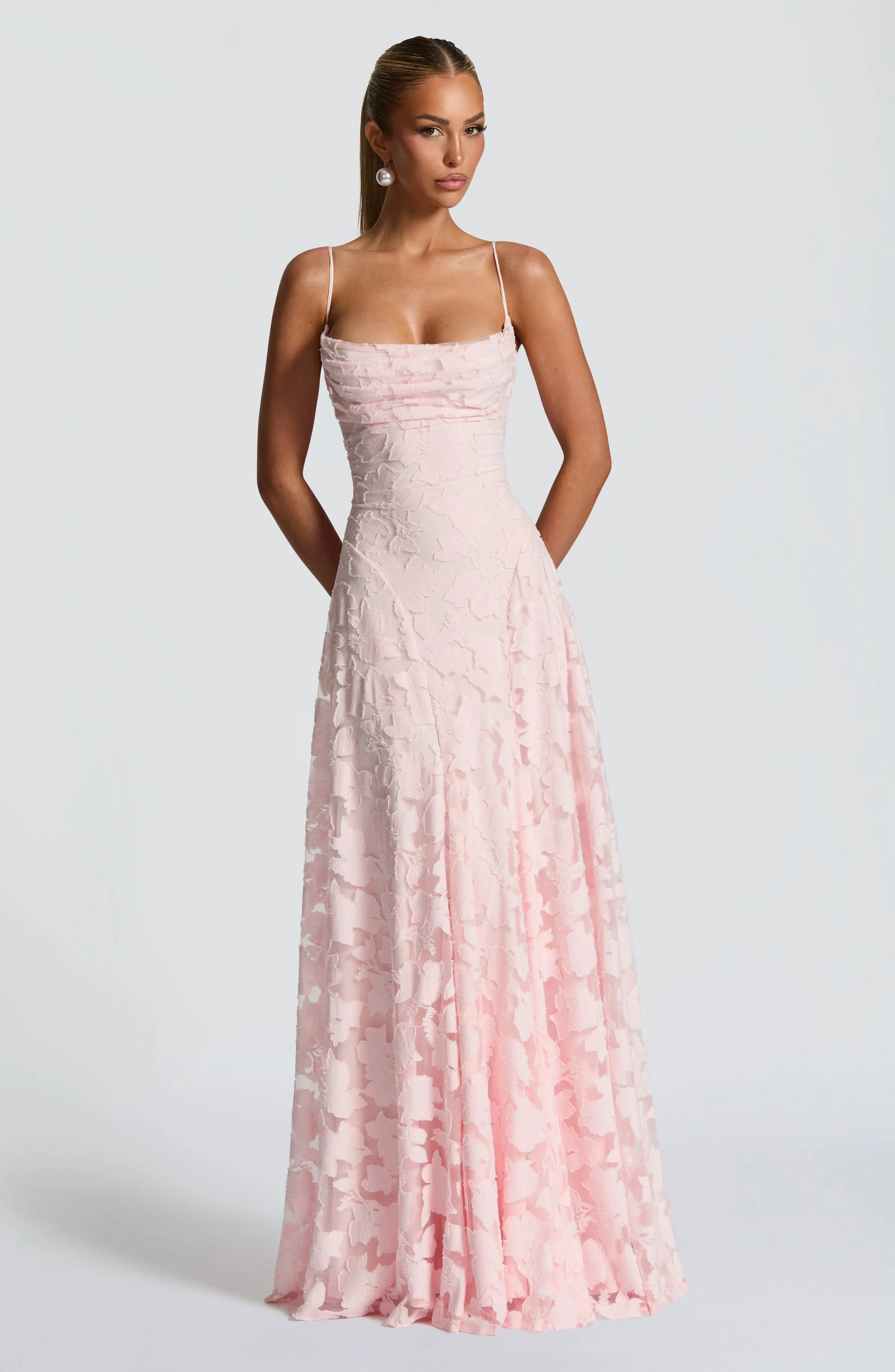 Vestido largo con tirantes finos y estampado floral | Blanco