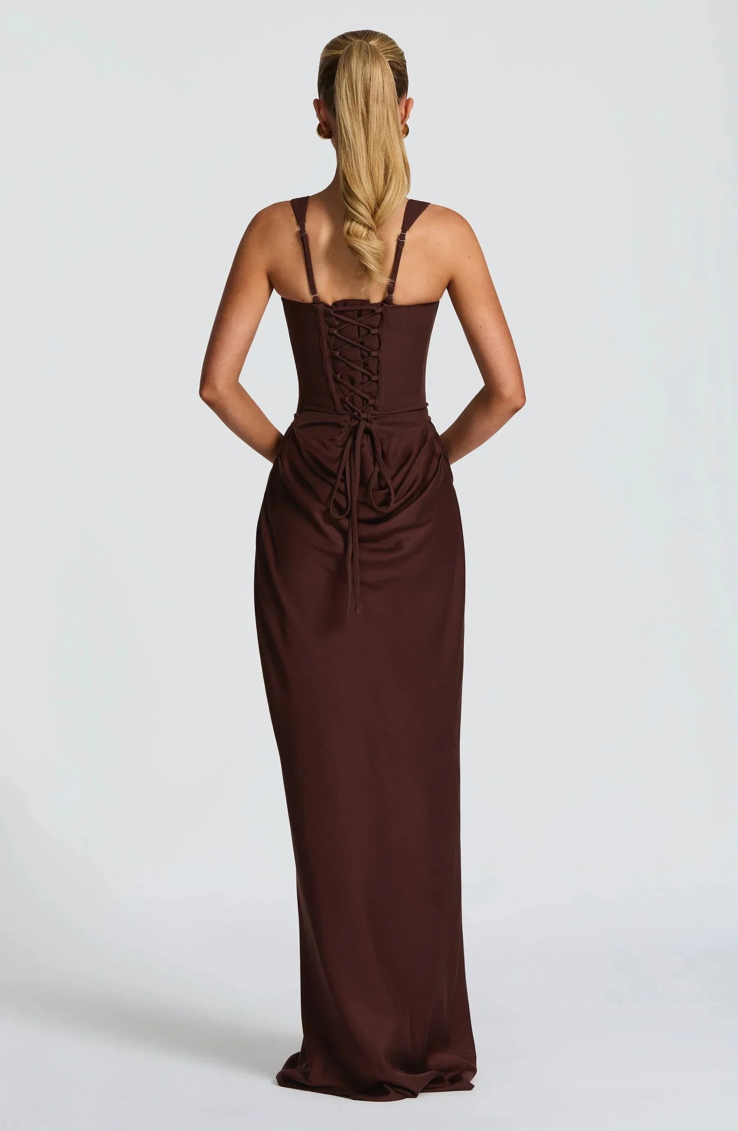 Vestido largo ajustado con espalda descubierta para mujer | Marrón