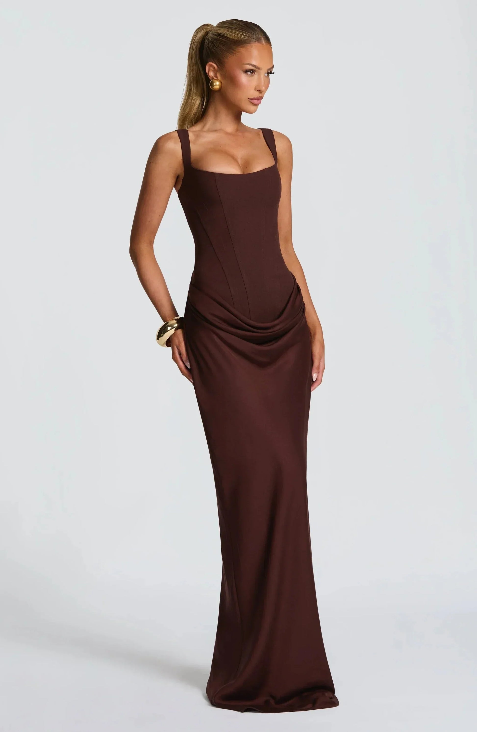 Vestido largo ajustado con espalda descubierta para mujer | Marrón