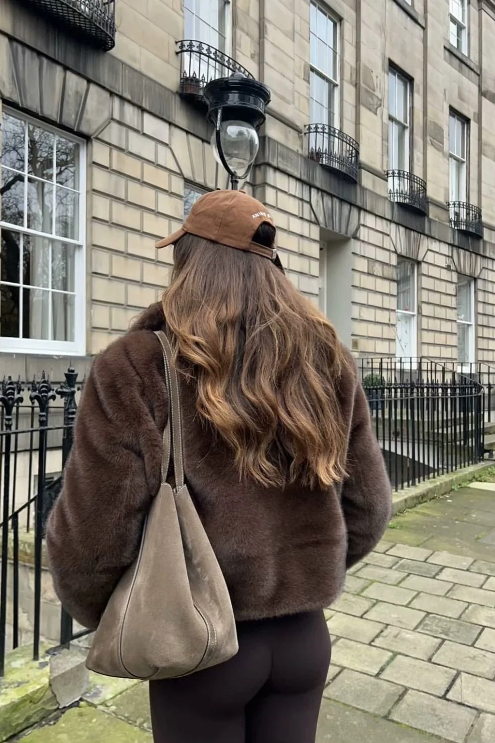 Mujer Abrigo Corto de Invierno | Cuello de Pelo Sintético & Hombreras | Otoño e Invierno