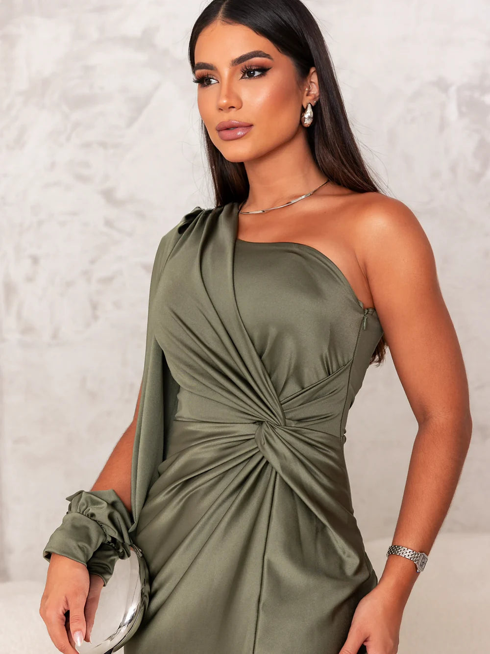 Vestido elegante de un hombro con abertura lateral | Cetim fluido